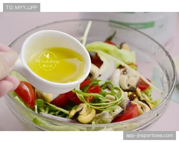 库里家冰箱里塞满有机蔬菜，训练完喝的蛋白粉比我的口红还贵