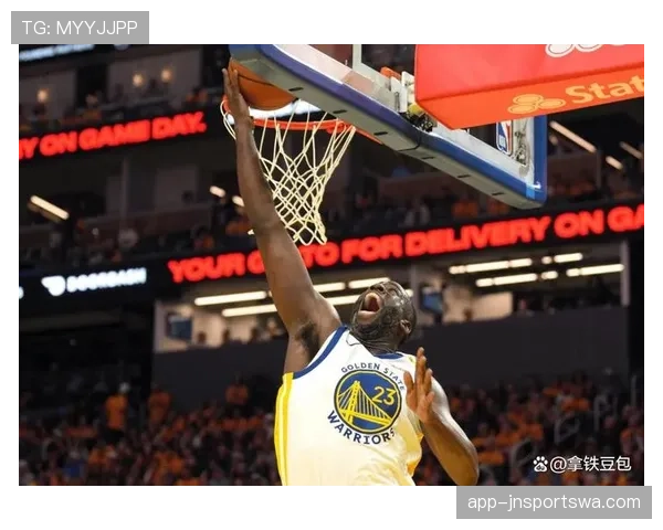 格林挡拆为库里制造空间，防守影响力较上季提升