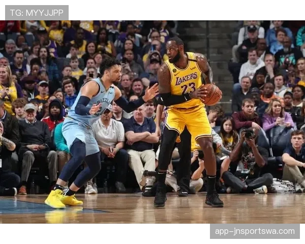 杰·伦·杰克逊二世挡拆制造错位提升三分效率显著拉开球队空间