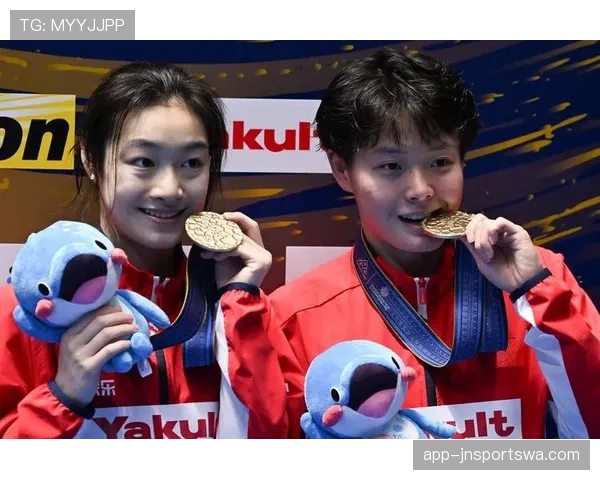 昌雅妮今天又带着什么明星行头来刷街了？