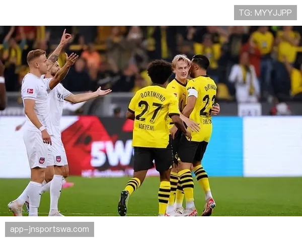 拜仁慕尼黑，豪门地位受冲击：阵容深度短板，内部矛盾开始浮现，战术体系僵化或将撼动德甲霸主根基